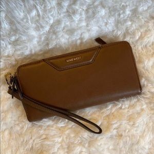 Nine West brown wallet in great condition